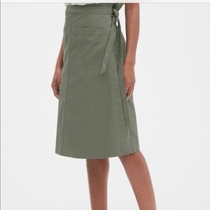 G A P   WRAP SKIRT w/ front pockets